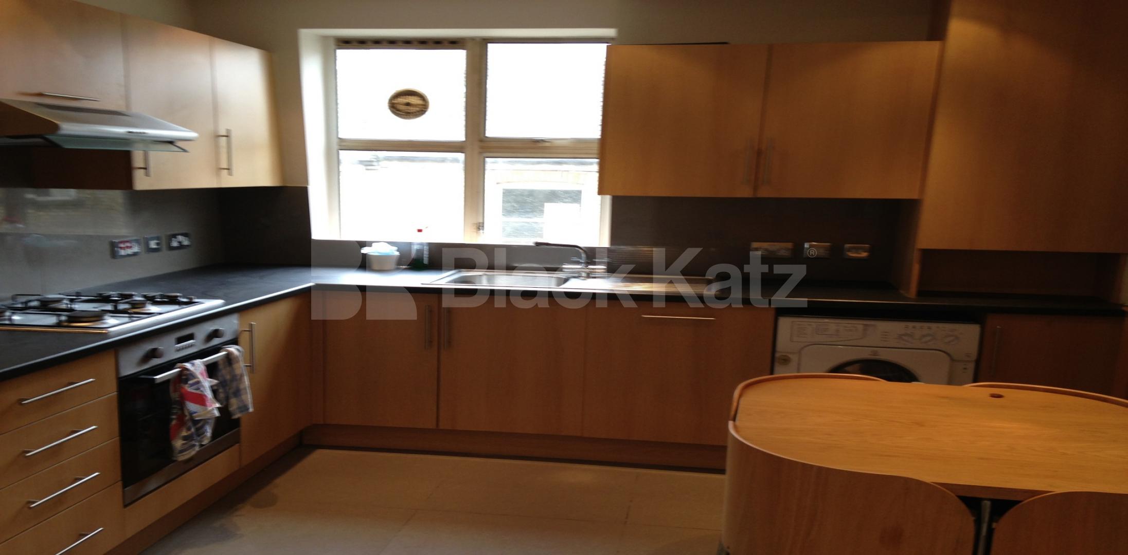 			LET , 4 Bedroom, 1 bath, 1 reception Apartment			 Park Mansions South. Lambeth Road  , Vauxhall